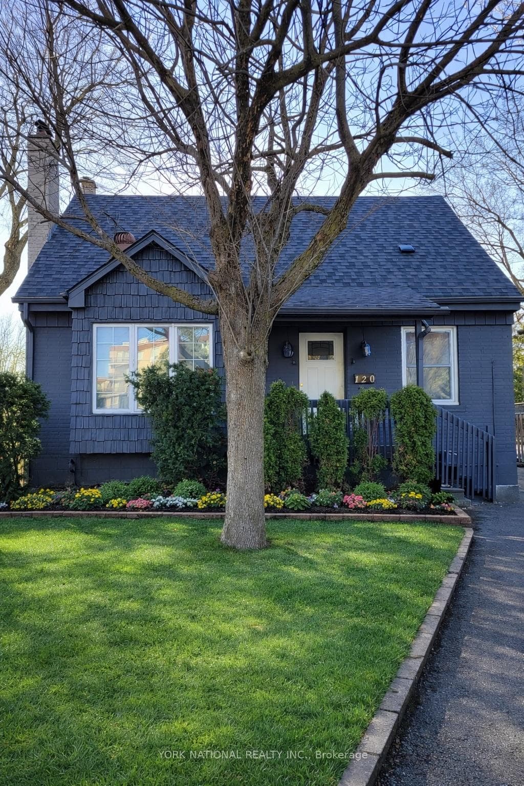 120 Pugsley Avenue, Richmond Hill, ON L4C 1Z9 - Photo 1