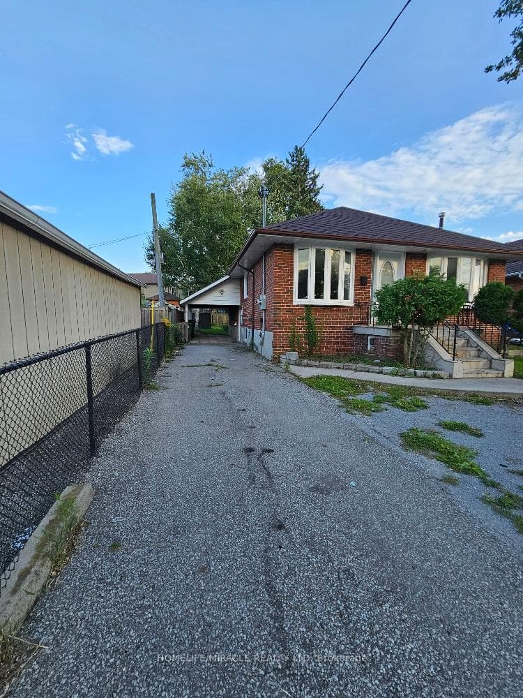 259 Tower Drive Unit Main, Dorset Park / Kennedy Park, ON M1R 3P9 - Photo 1