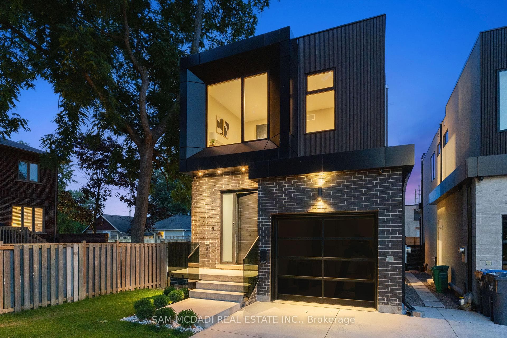 1090 Ella Avenue, Mississauga, ON L5E 1H5 - Photo 1