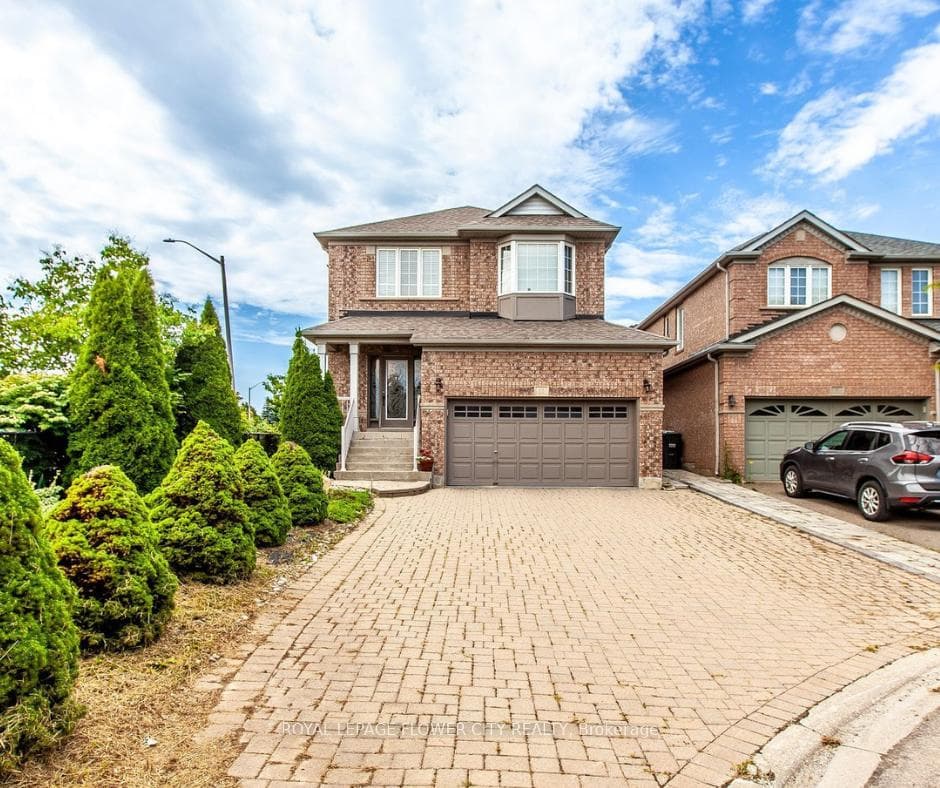 11 Oak Gardens Court, Brampton, ON L6S 0E2 - Photo 1