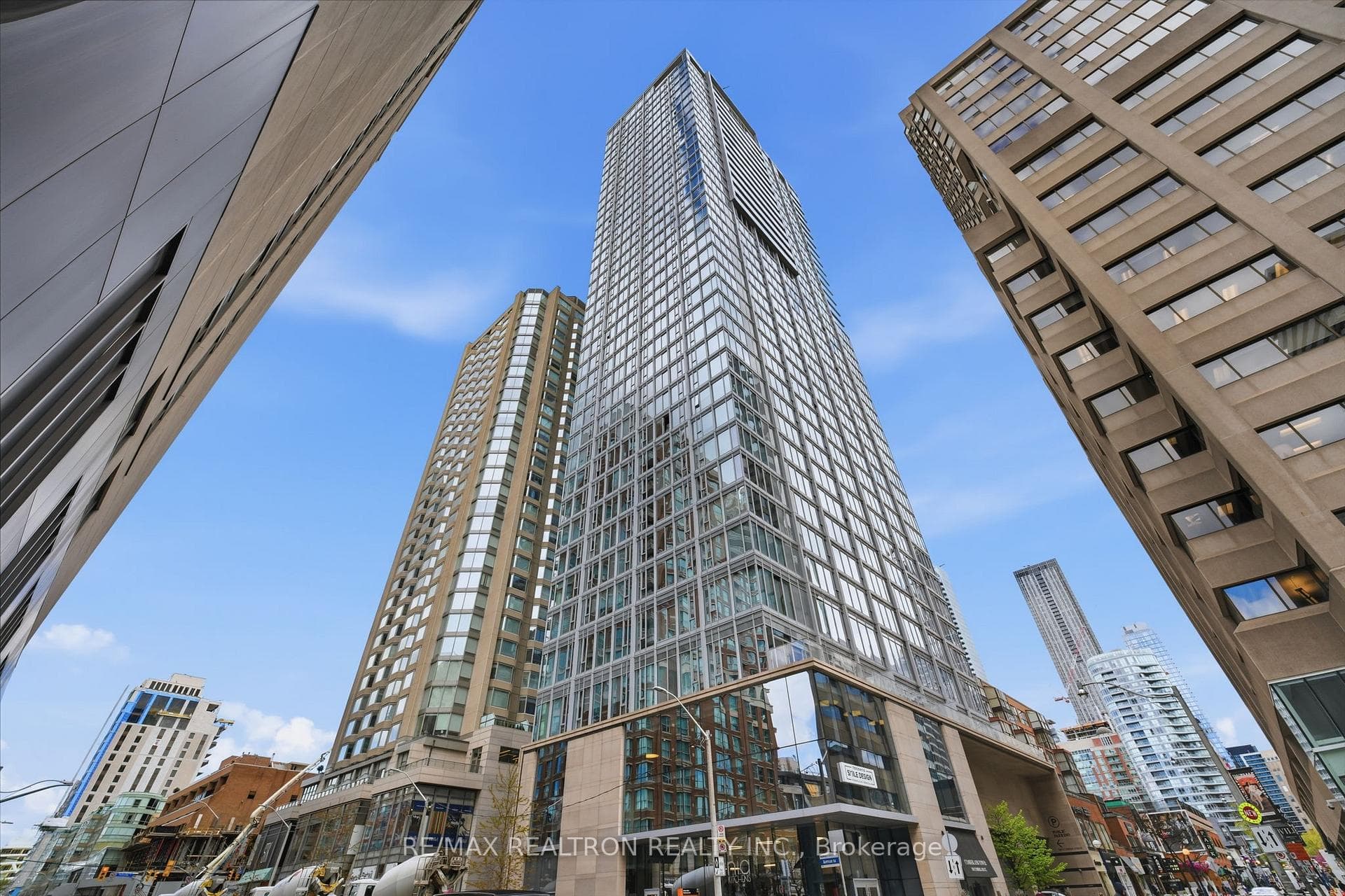 188 Cumberland Street Unit 1501, Annex / Yorkville / Summerhill, ON M5R 0B6 - Photo 1