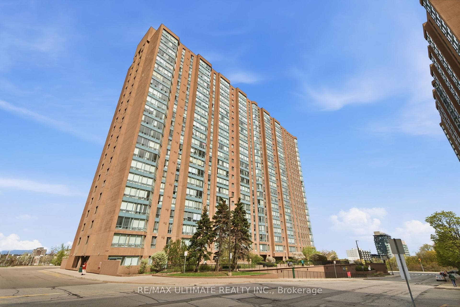 115 Hillcrest Avenue Unit 1614, Mississauga, ON L5B 3Y9 - Photo 1