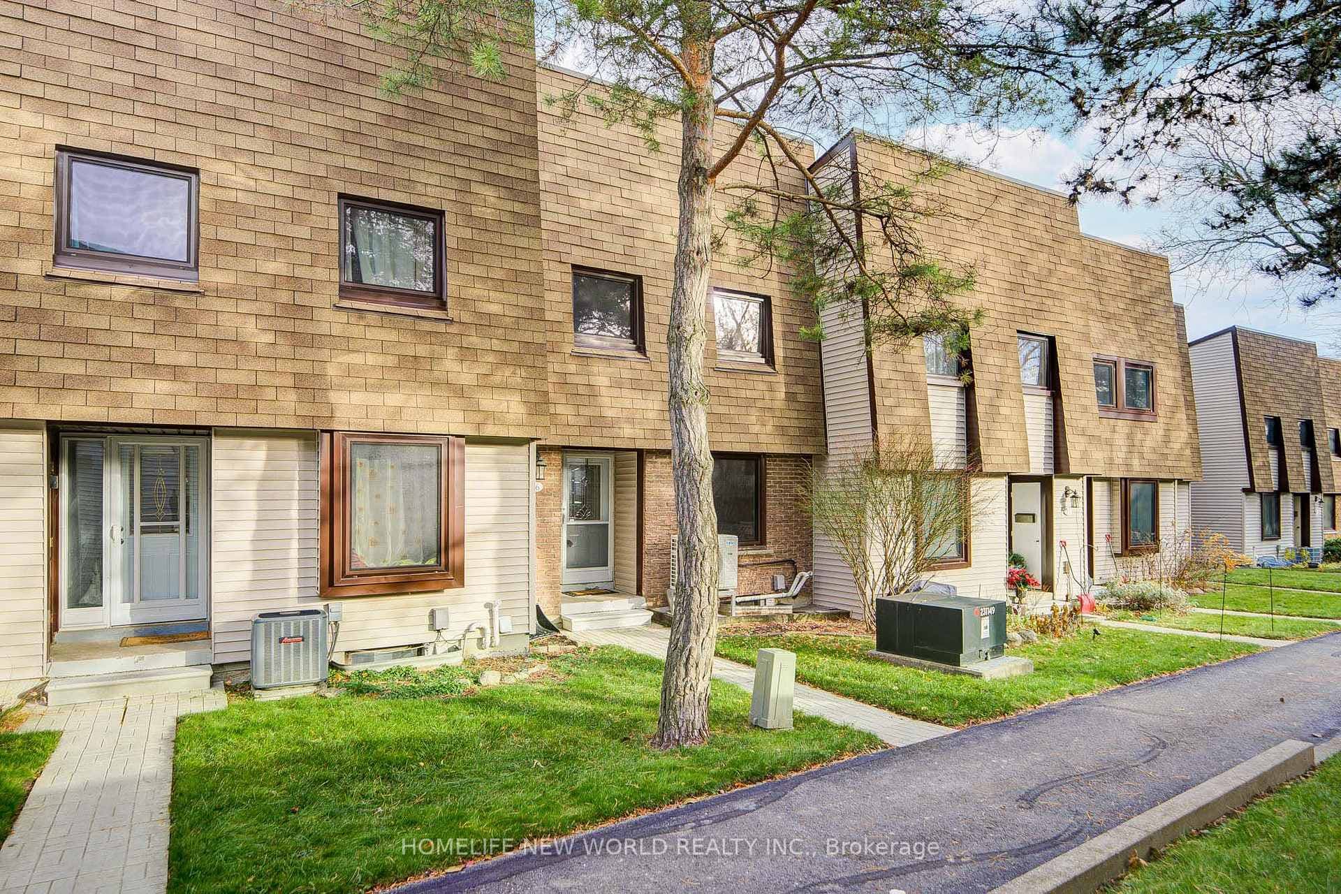 189 Springhead Gardens Unit 36, Richmond Hill, ON L4C 5C7 - Photo 1
