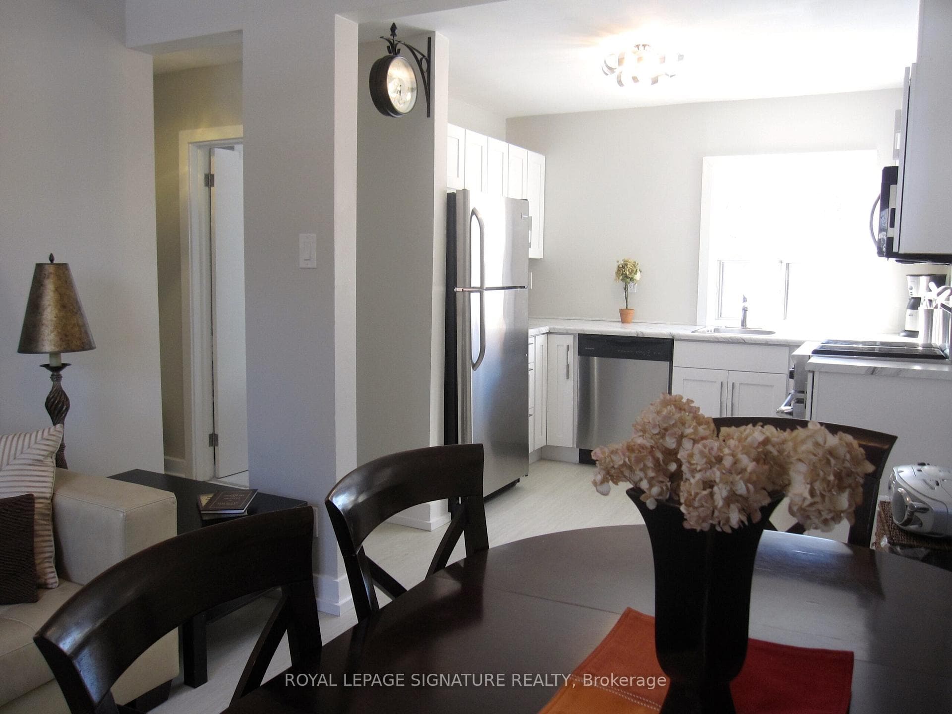 597 Curzon Avenue Unit Main & Lower, Mississauga, ON L5G 1P8 - Photo 1