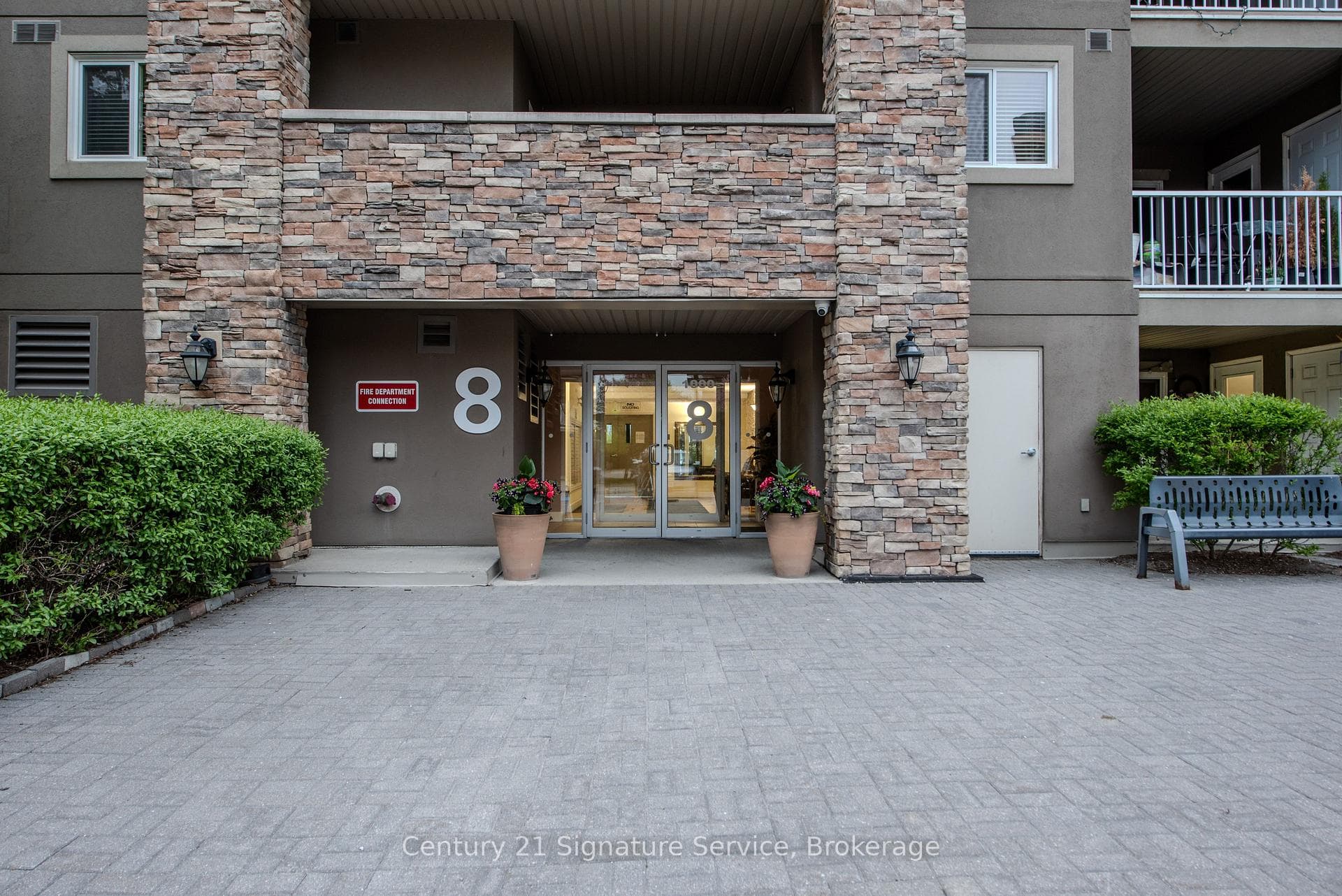 8 Dayspring Circle Unit 1109, Brampton, ON L6P 2Z7 - Photo 1