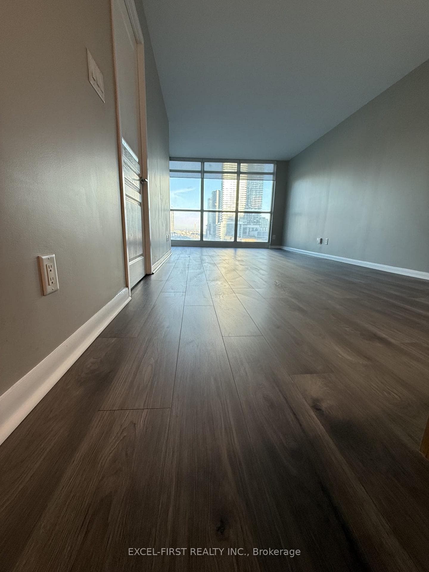 18 Yonge Street Unit 909, Downtown Toronto / Waterfront, ON M5E 1R4 - Photo 1