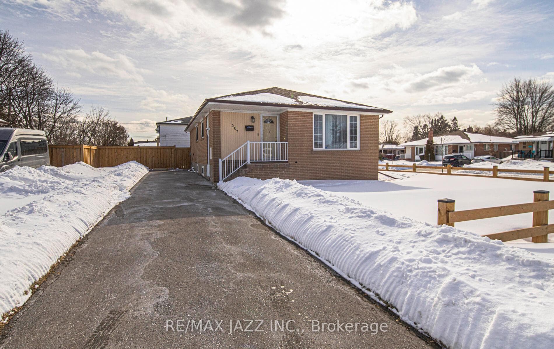 1367 Garvolin Avenue, Pickering, ON L1W 1J5 - Photo 1