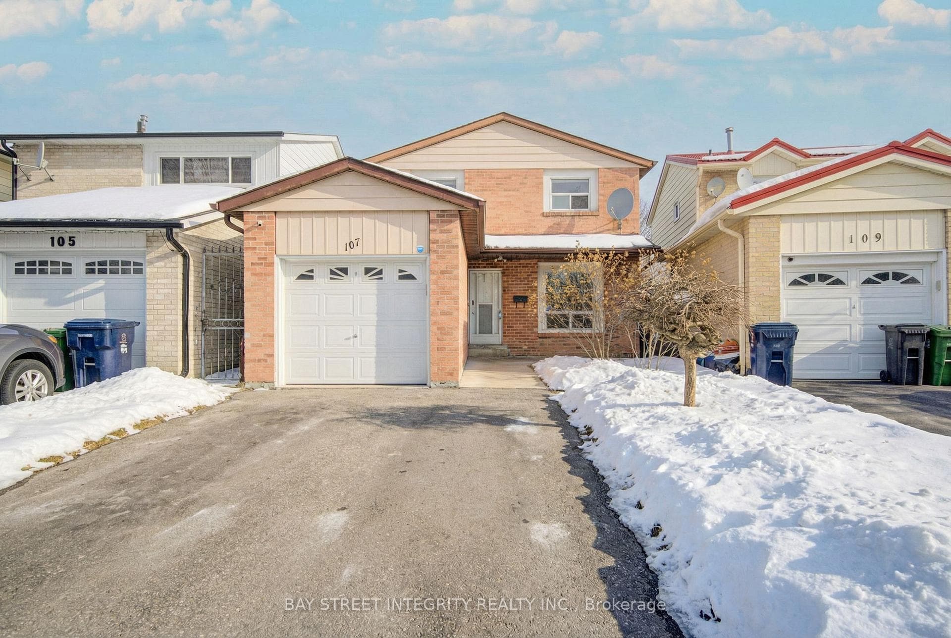 107 Autumn Glen Circle, Etobicoke (West Mall / Rexdale), ON M9W 6B3 - Photo 1