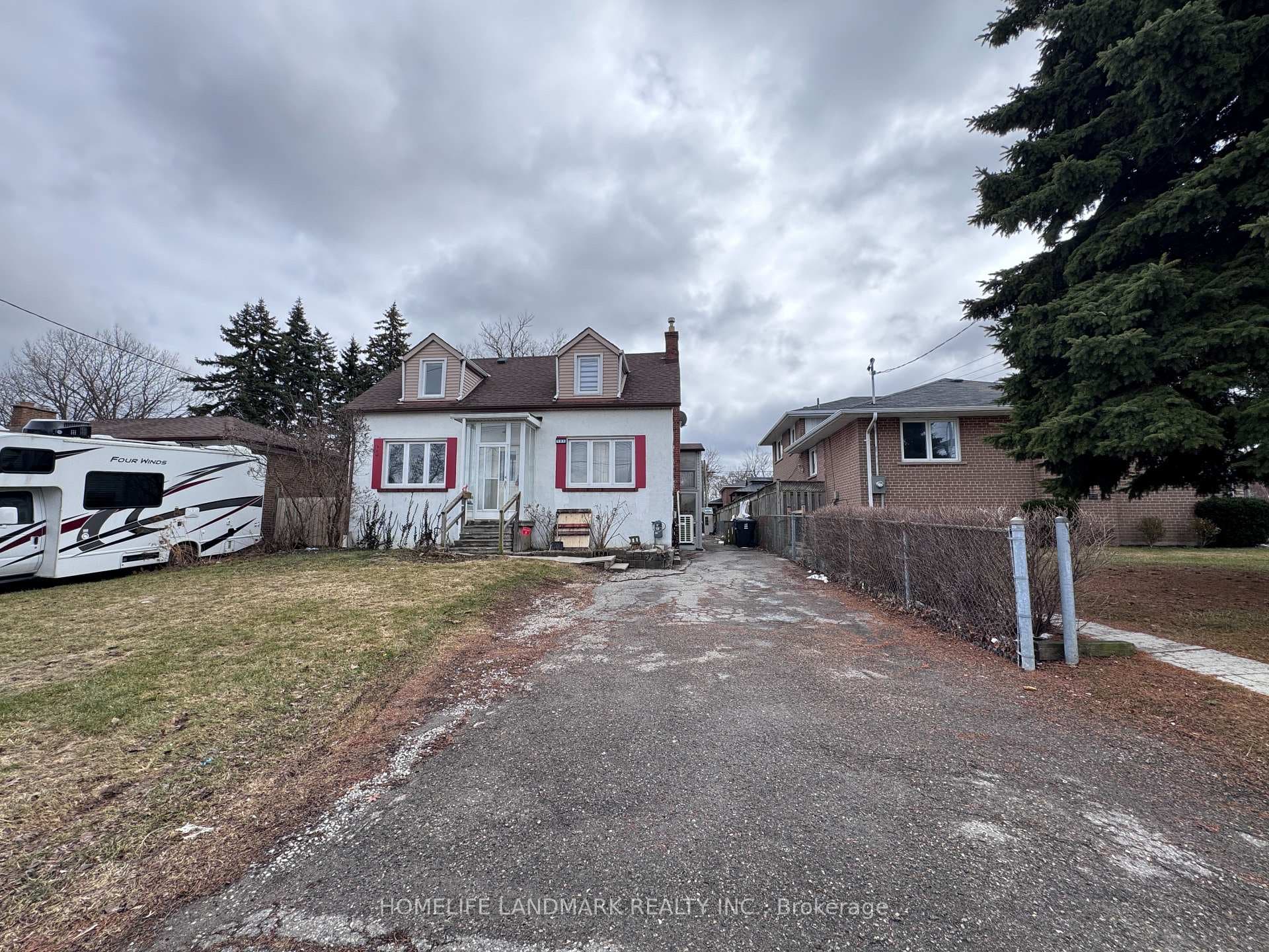121 Bishop Avenue, Willowdale / Newtonbrook, ON M2M 1Z6 - Photo 1