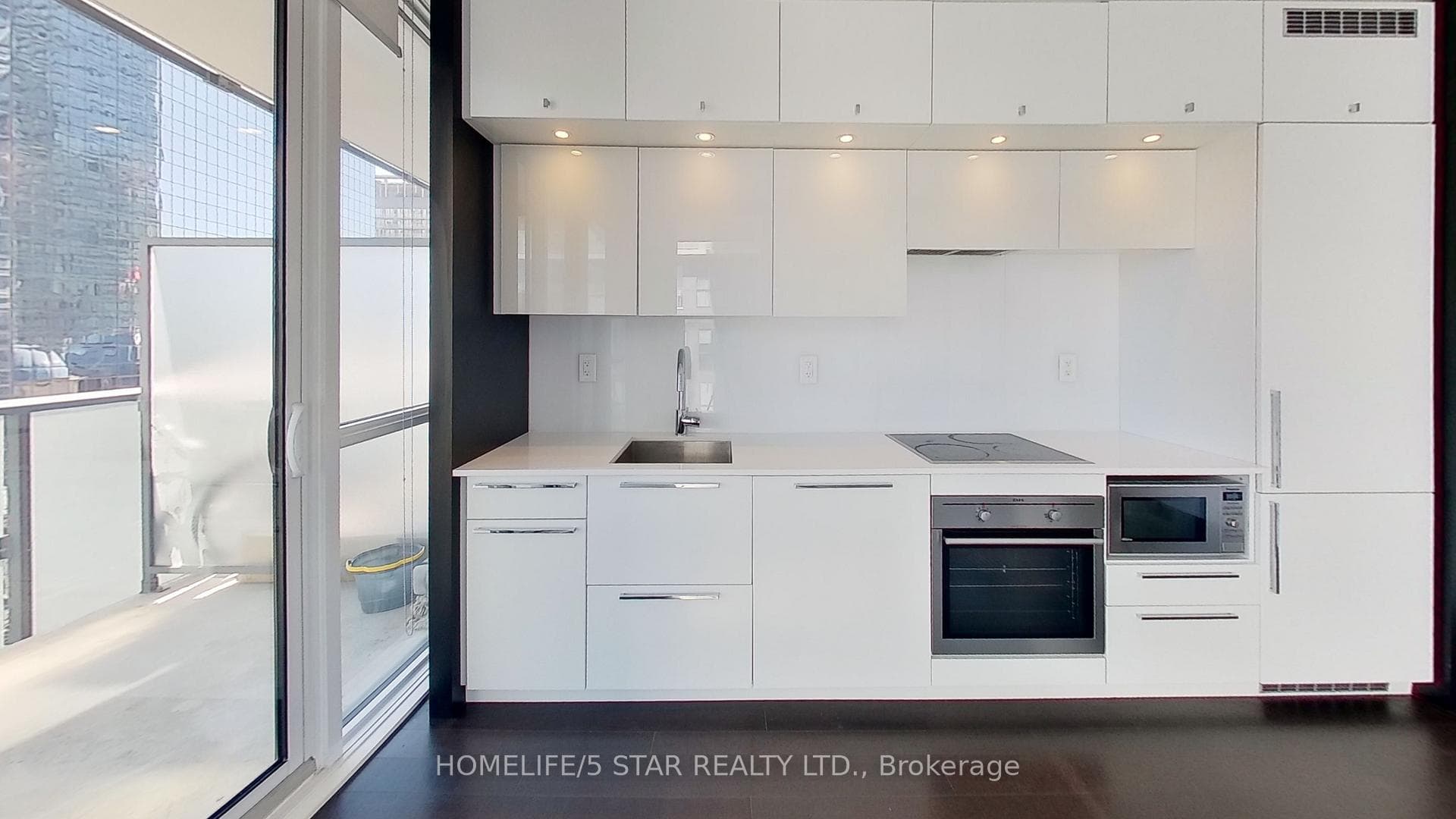 15 Grenville Street Unit 1810, Toronto C01