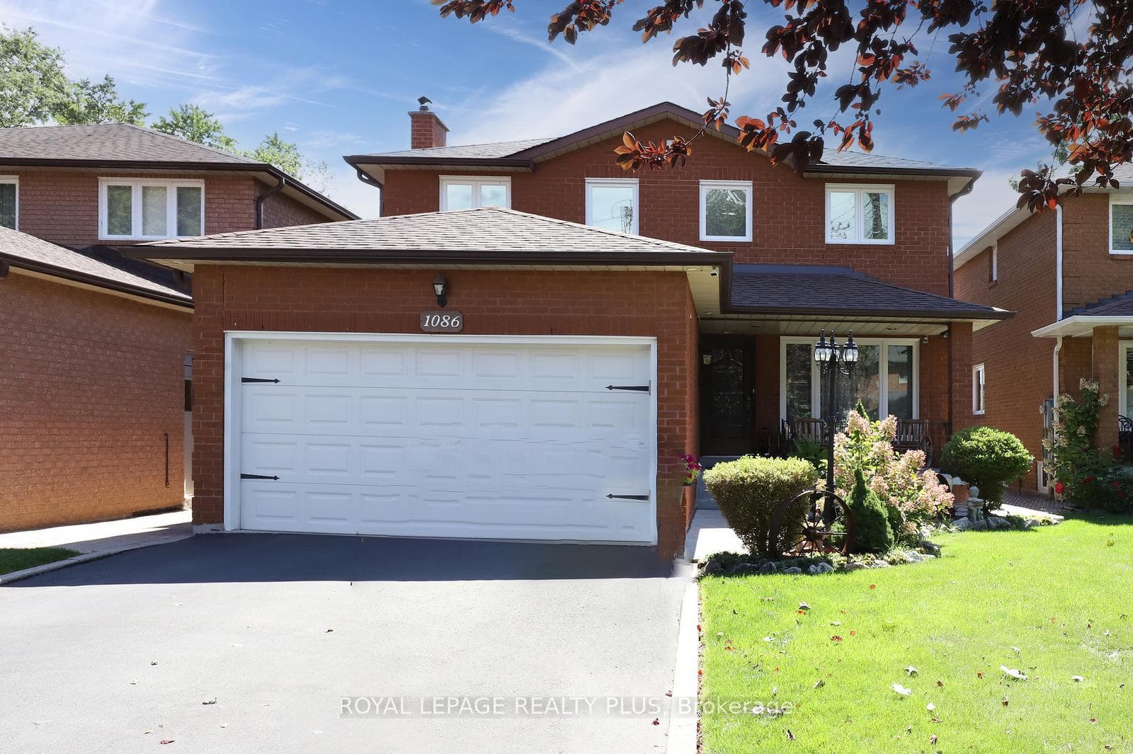1086 Hedge Drive, Mississauga, ON L4Y 1G2 - Photo 1