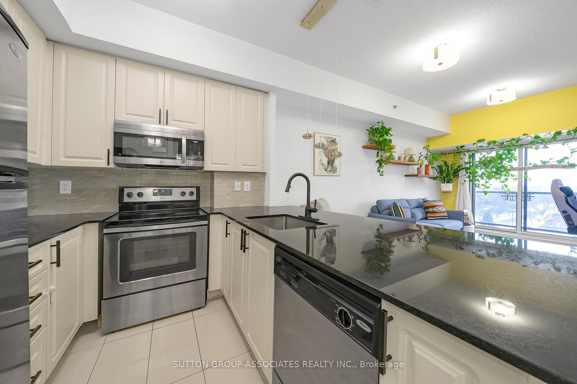 760 Sheppard Avenue Unit 802, North York (Bathurst Manor / Clanton Park), ON M3H 2S8 - Photo 1