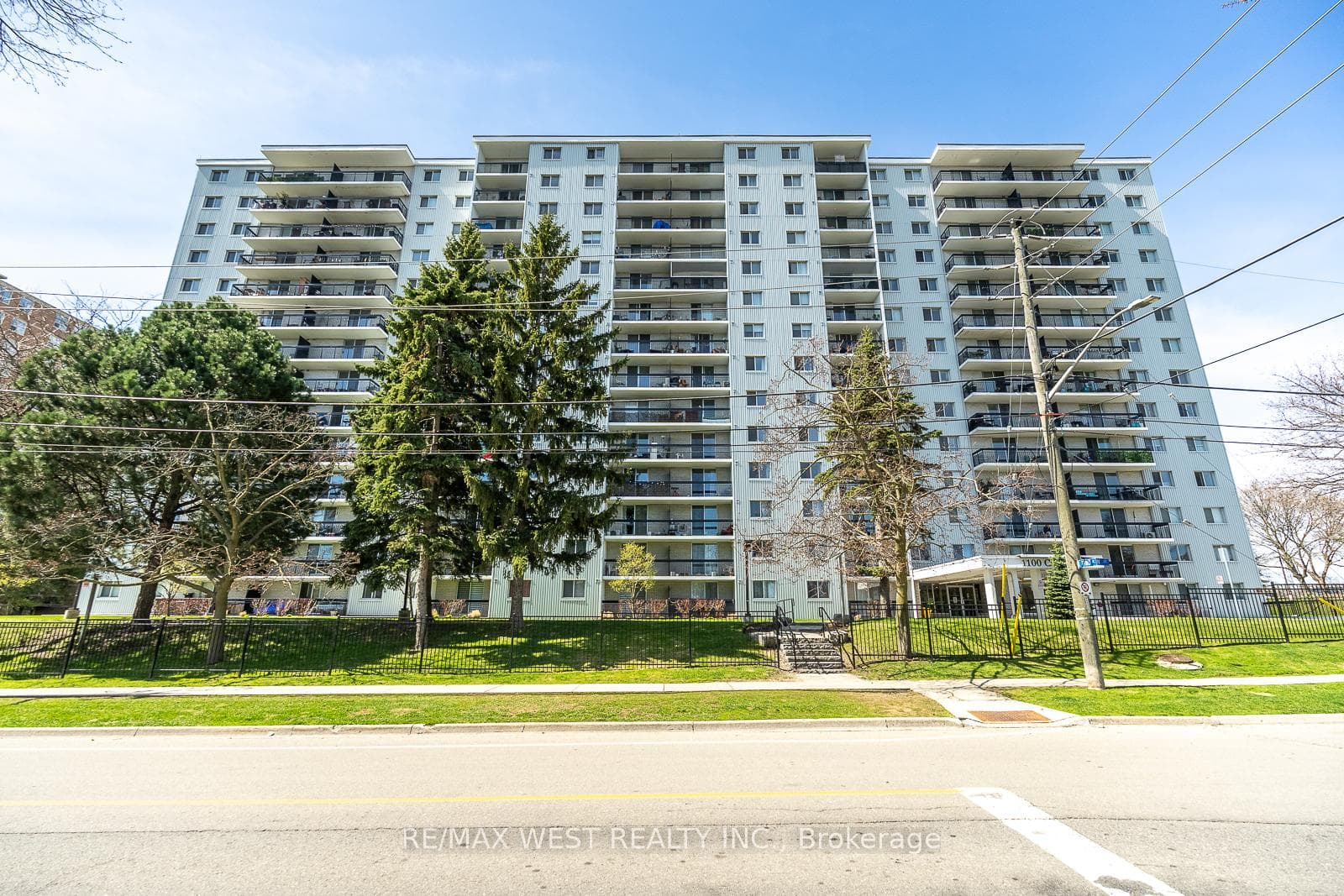 1100 Caven Street Unit 310, Mississauga, ON L5G 4N3 - Photo 1