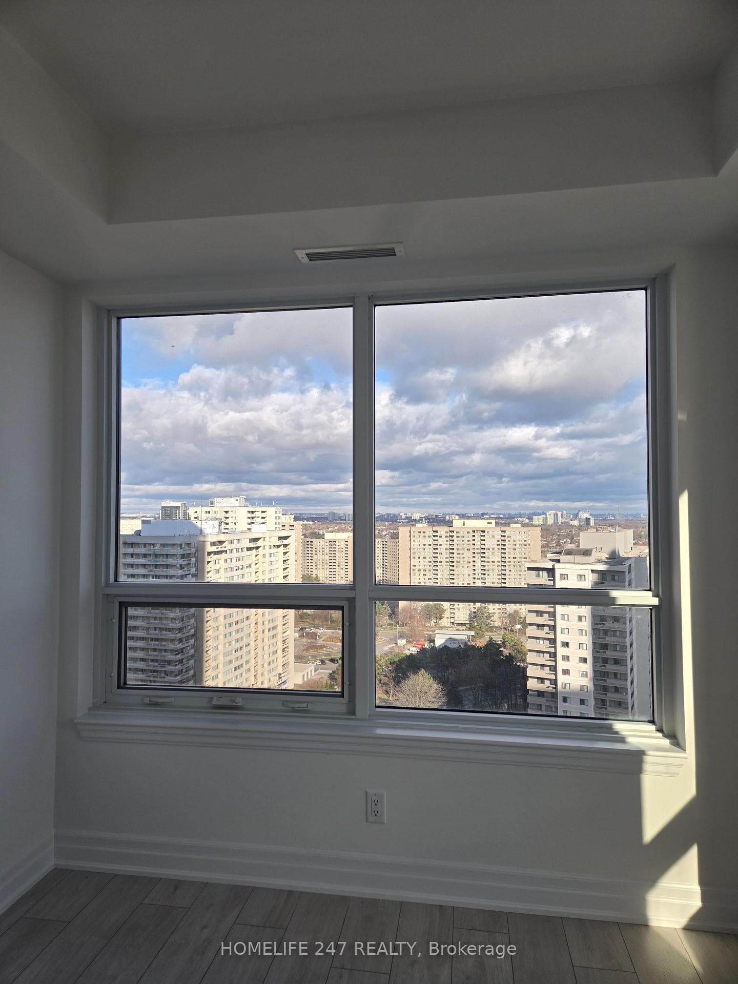 30 Elm Drive Unit 1804, Mississauga, ON L5B 0N3 - Photo 1