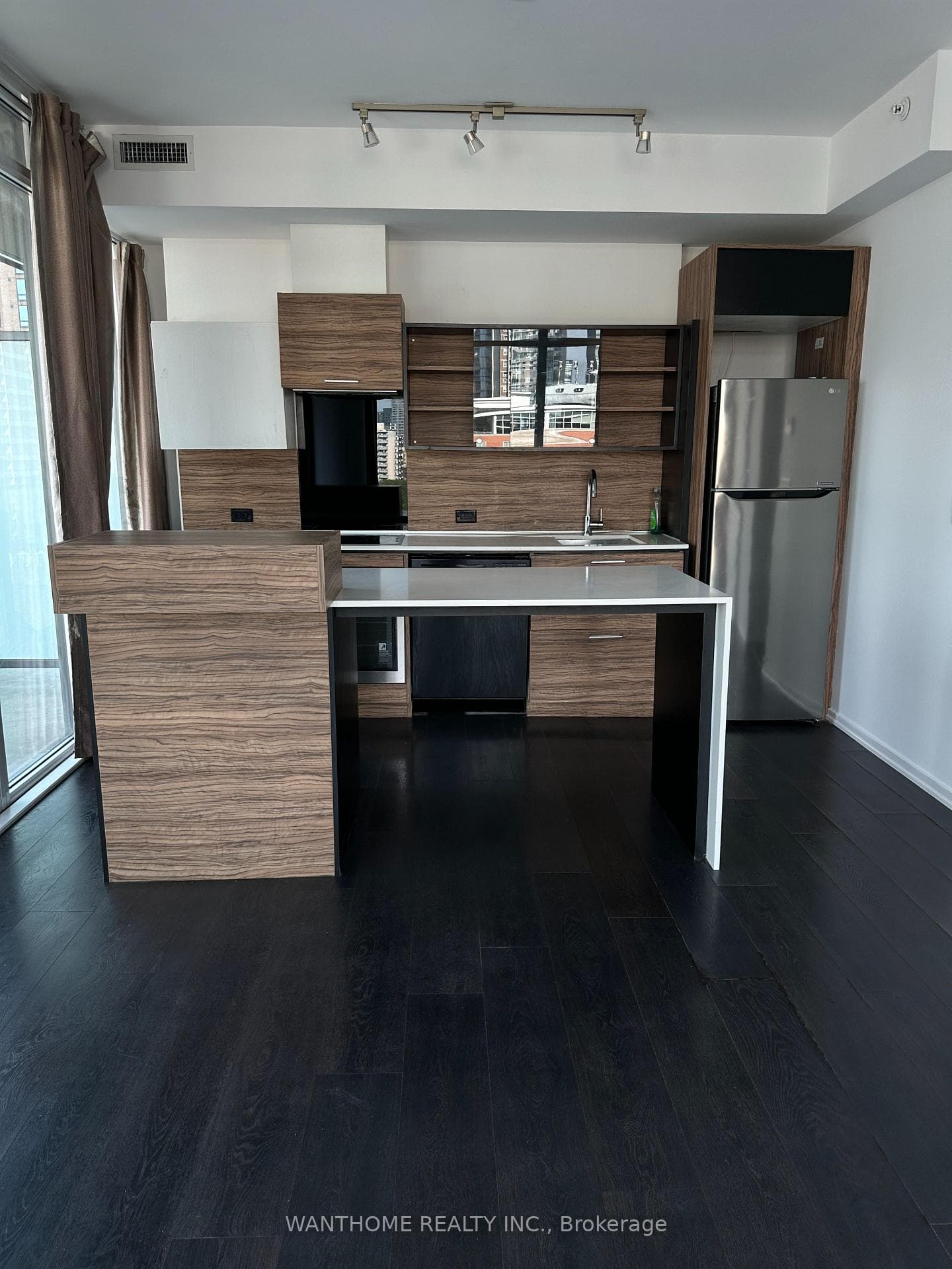 75 St. Nicholas Street Unit 802, Toronto C01