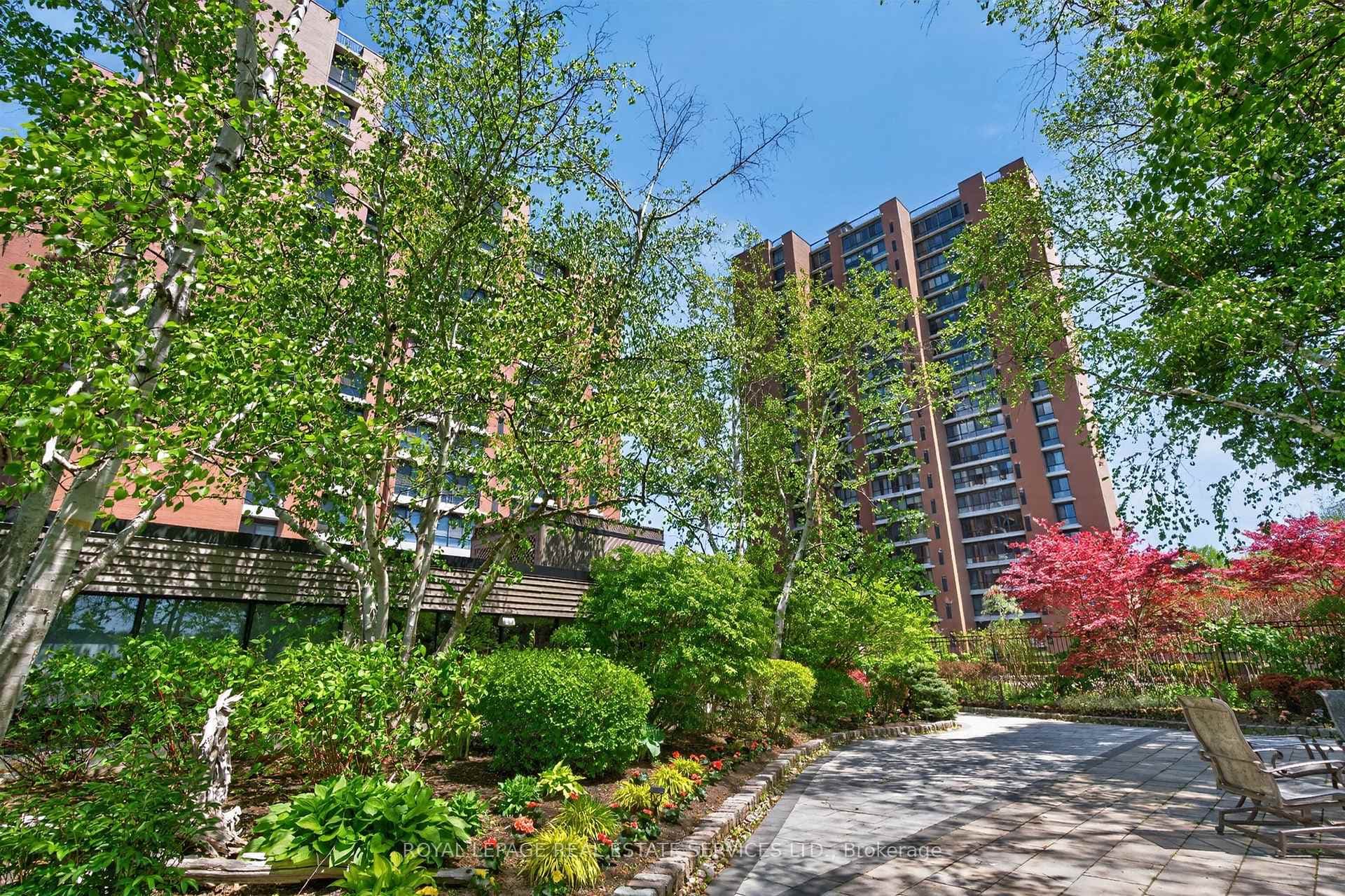 Beautiful grounds w/ Gardens, Sports and Leisure.