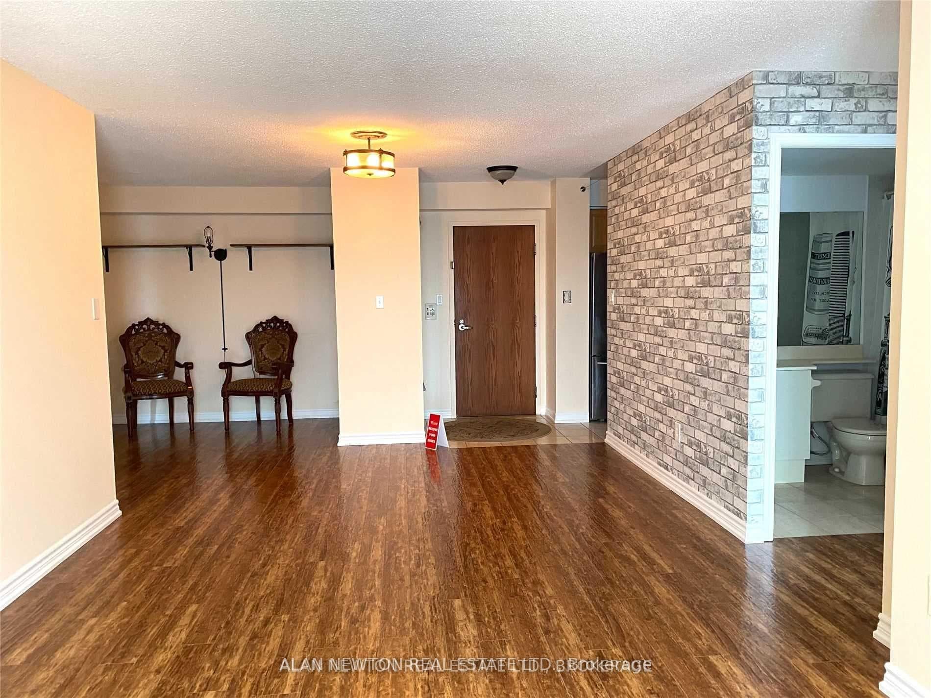 23 Lorraine Drive Unit 306, Thornhill / Willowdale, ON M2N 6Z6 - Photo 1