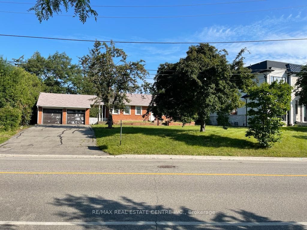 2431 Thorn Lodge Drive, Mississauga, ON L5K 1K8 - Photo 1