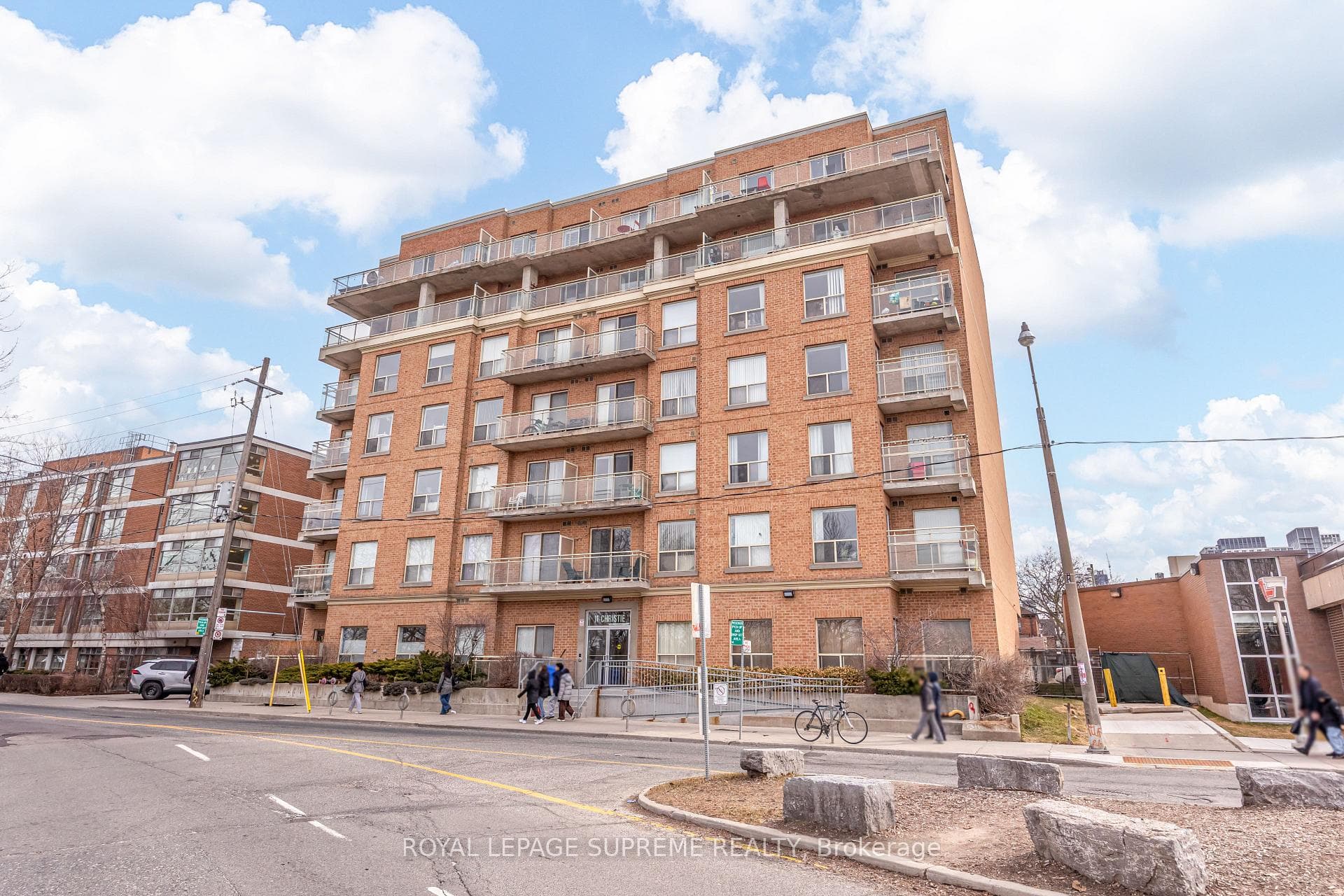 11 Christie Street Unit 407, Annex / Yorkville / Summerhill, ON M6G 4C3 - Photo 1