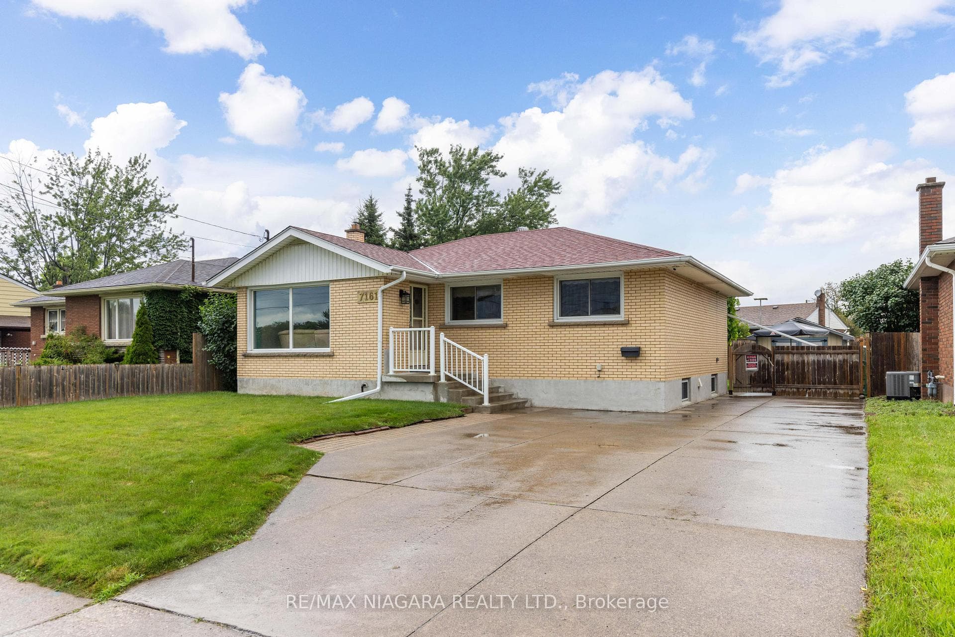 7161 Mcleod Road, Niagara Falls