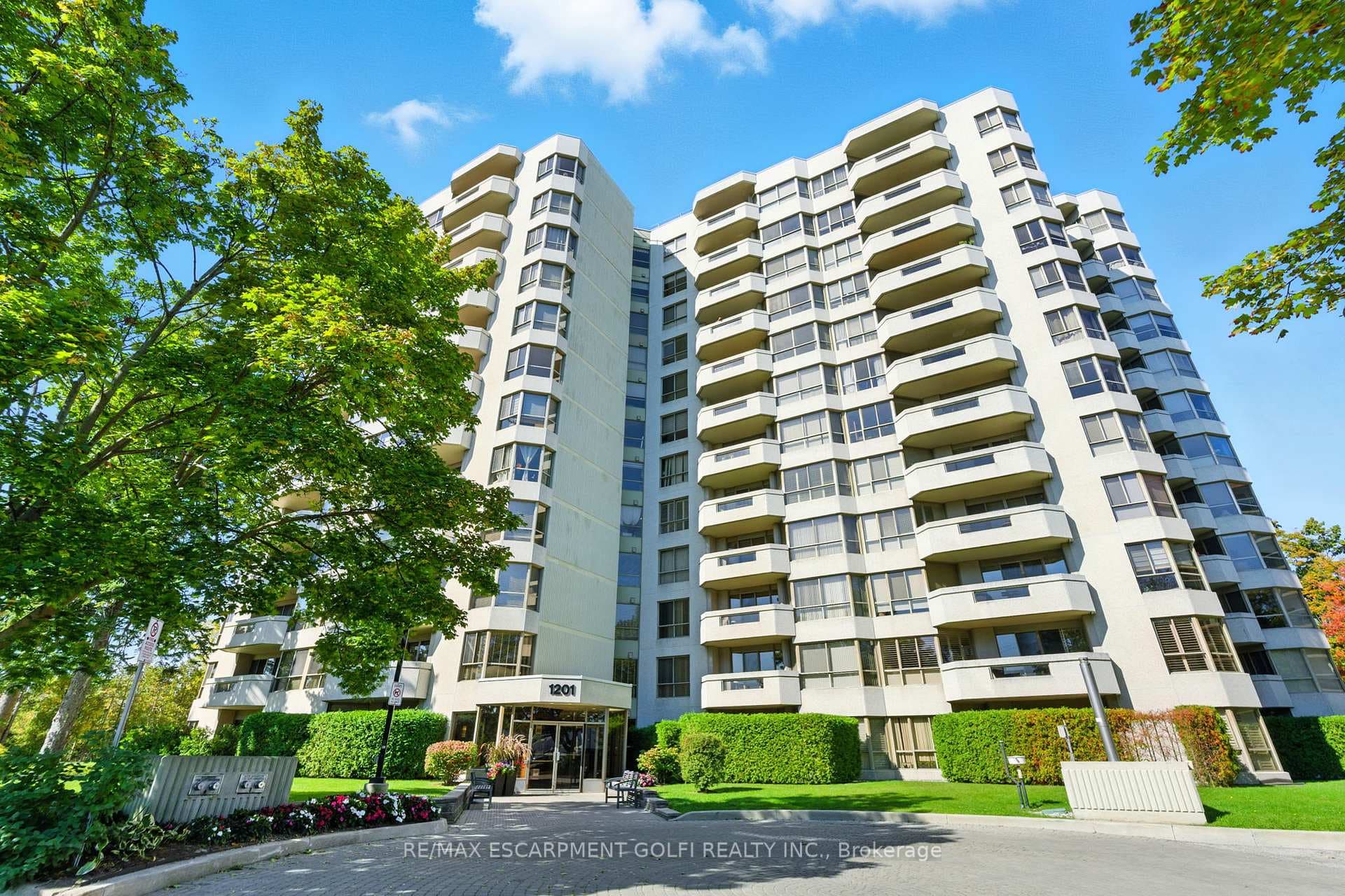 1201 North Shore Boulevard Unit 208, Burlington, ON L7S 1Z5 - Photo 1