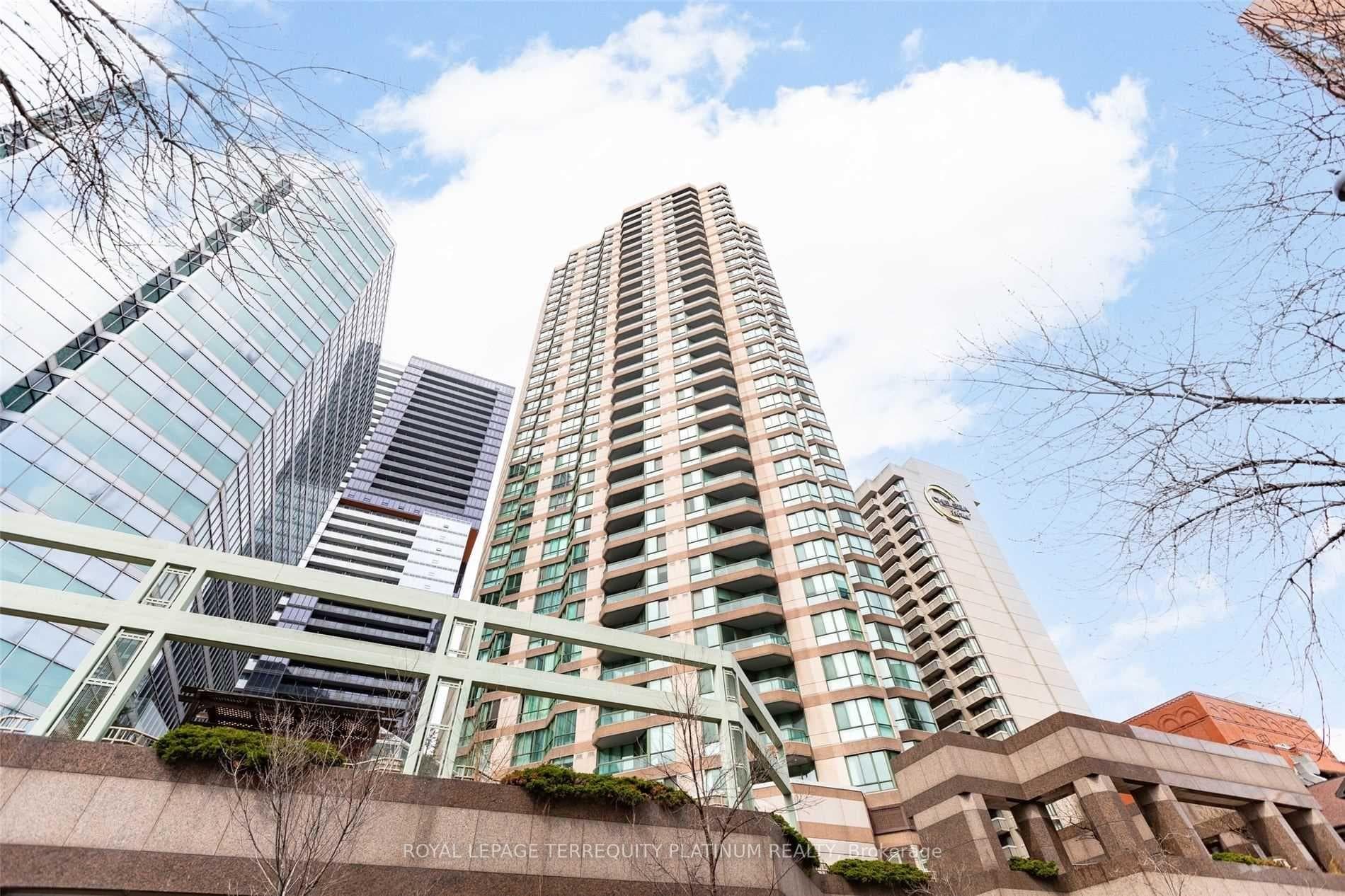 38 Elm Street Unit 2112, Downtown Toronto / Waterfront, ON M5G 2K5 - Photo 1