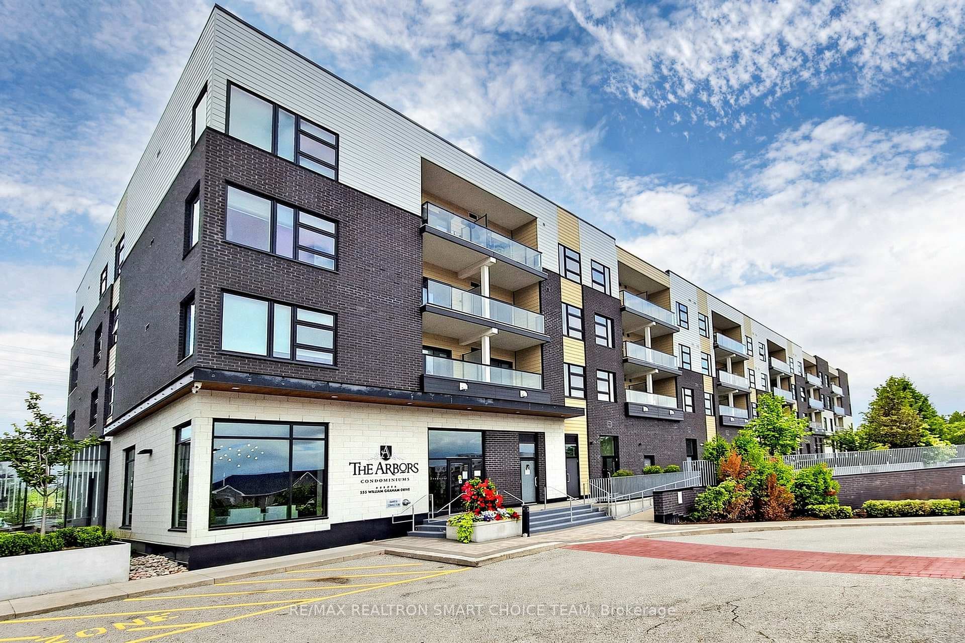 555 William Graham Drive Unit 213, Aurora, ON L4G 3H9 - Photo 1