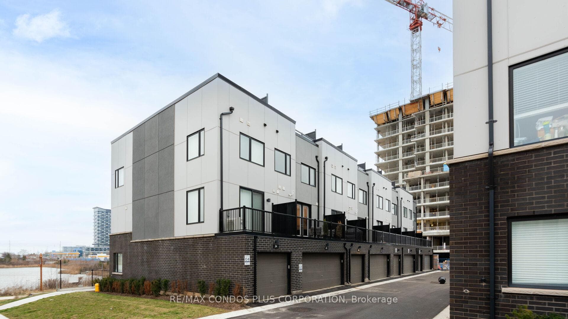 348 Wheat Boom Drive Unit 20, Oakville, ON L6H 3Y6 - Photo 1