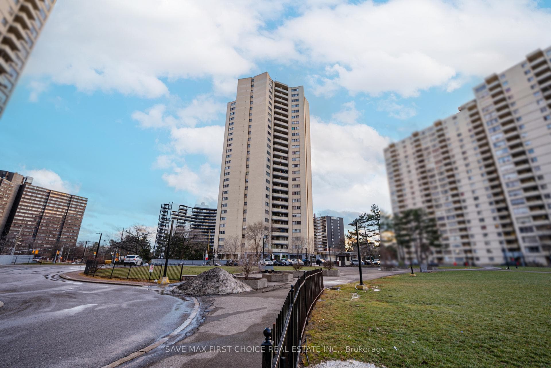 330 Dixon Road Unit 2107, Etobicoke (Kingsview Village / Humber Heights), ON M9R 1S9 - Photo 1