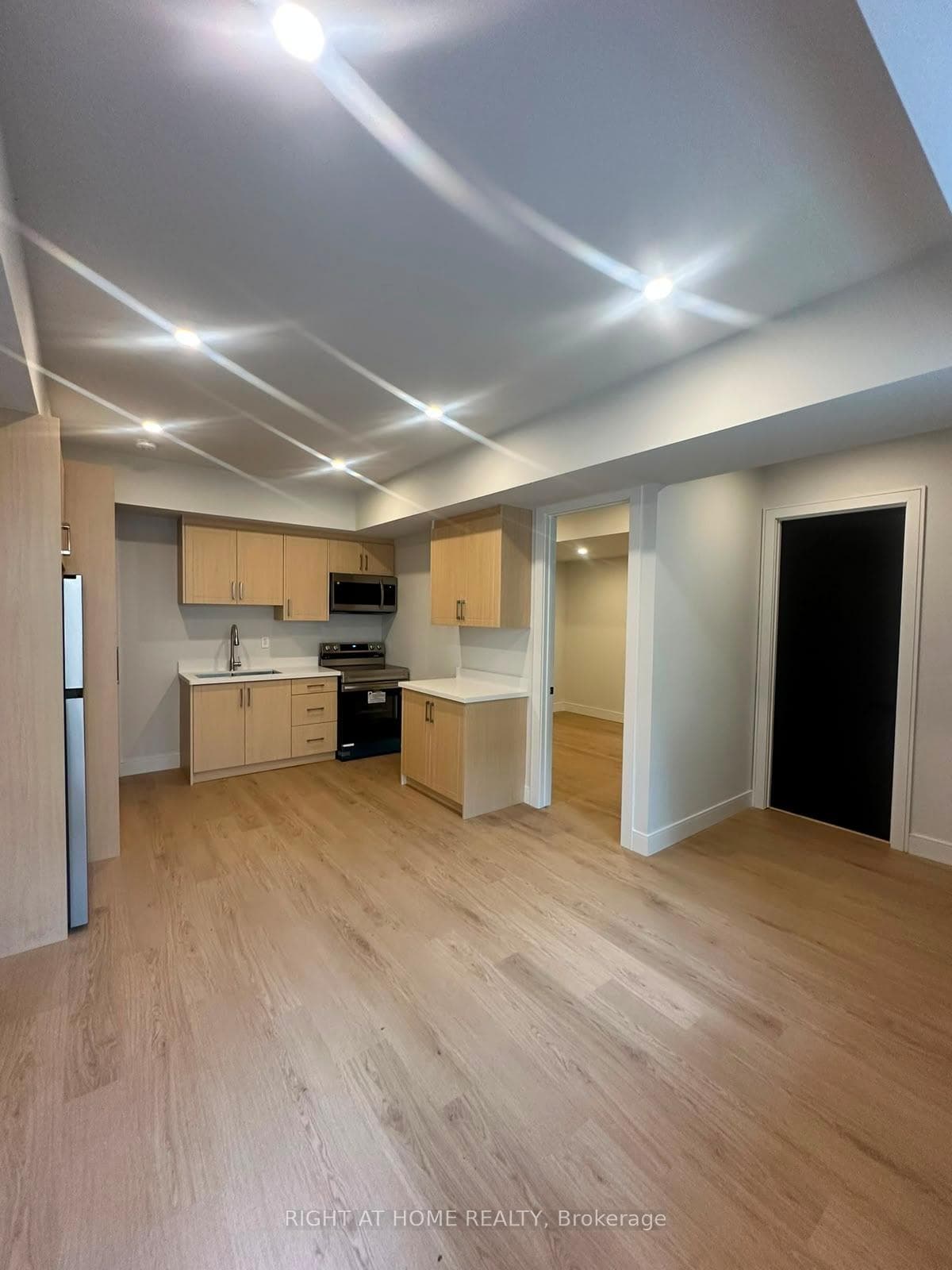 855 Tenth Street, Mississauga, ON L5E 1S7 - Photo 1