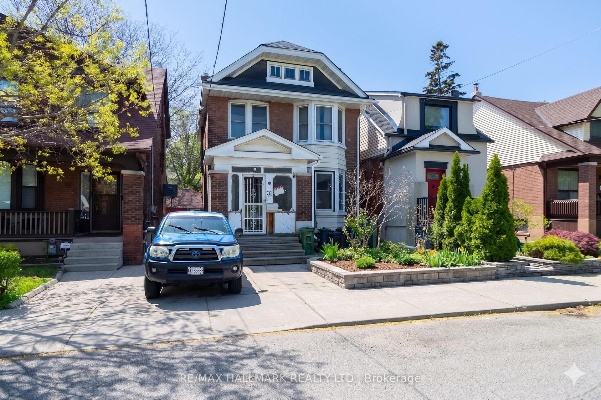 31 Gates Avenue, The Beaches / Upper Beaches, ON M4C 1T1 - Photo 1