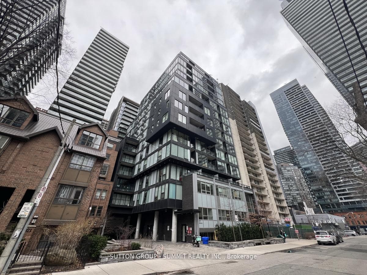 17 DUNDONALD Street Unit 1704, Regent Park / Cabbagetown / St. James Town, ON M4Y 1K3 - Photo 1