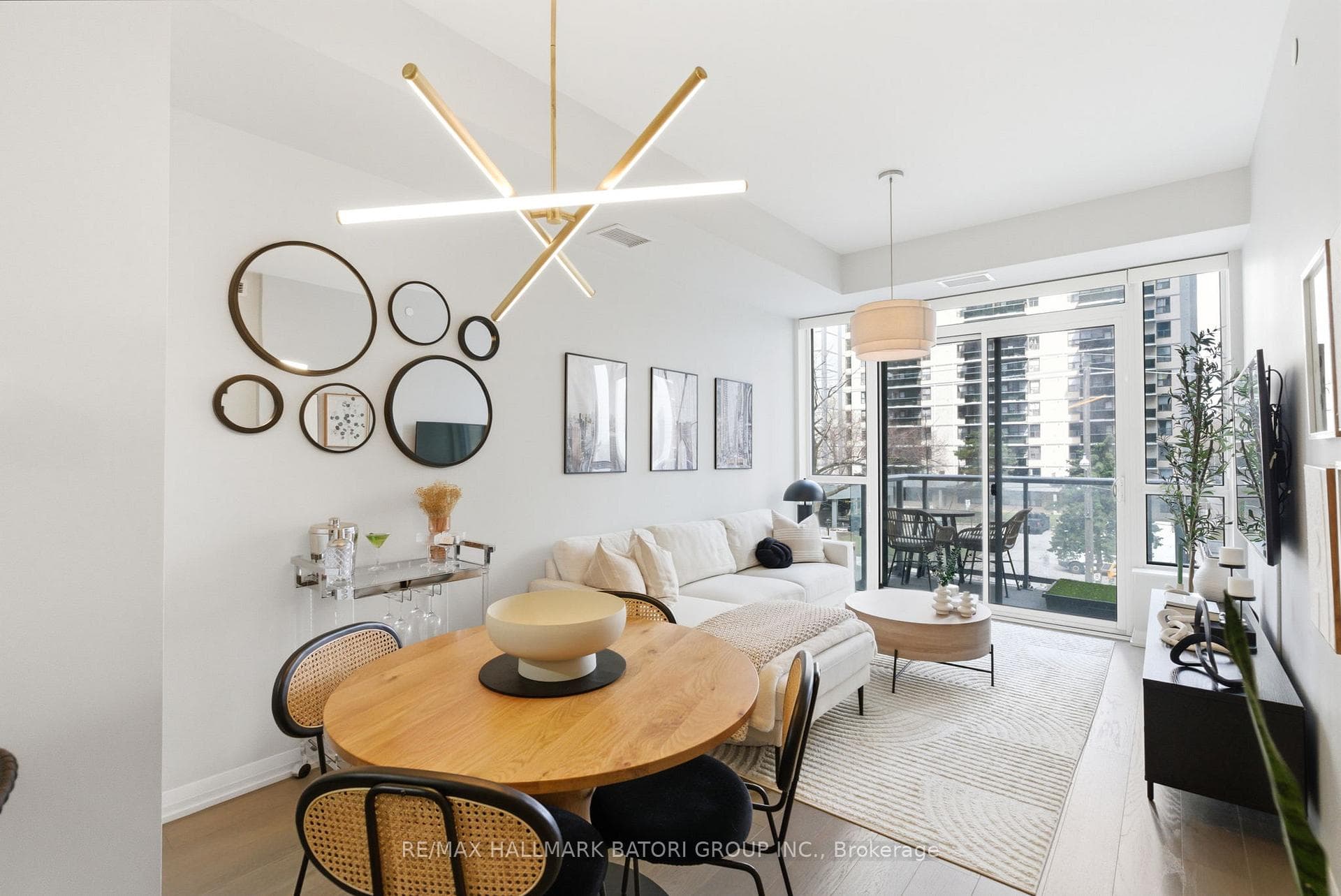 101 Erskine Avenue Unit 217, Toronto C10