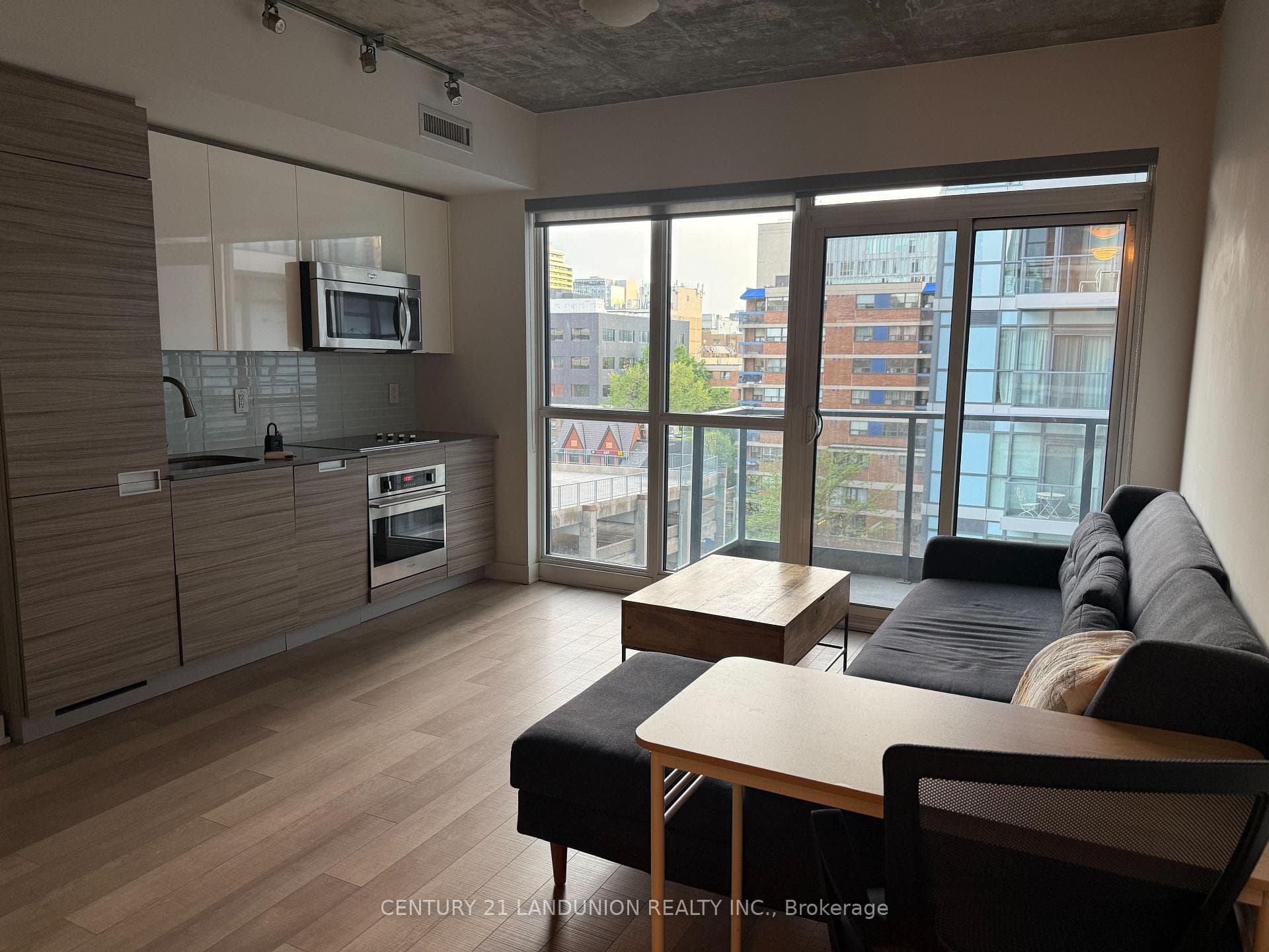 210 Simcoe Street Unit 712, Downtown Toronto / Waterfront, ON M5T 2W7 - Photo 1