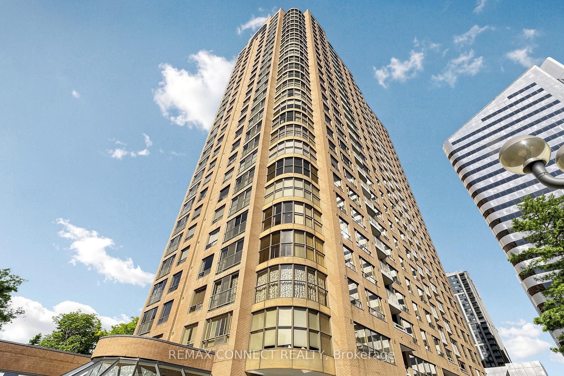 100 Upper Madison Avenue Unit 2406, Thornhill / Willowdale, ON M2N 6M4 - Photo 1