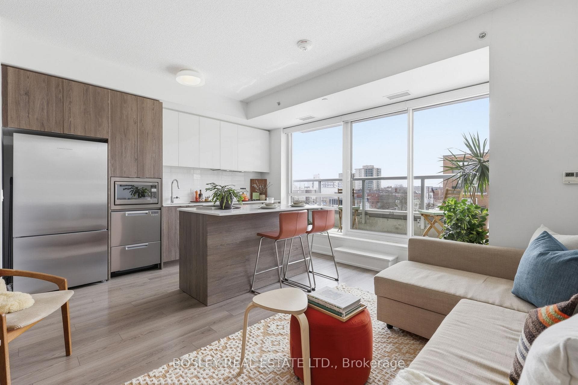 Western Views and Large Kitchen!