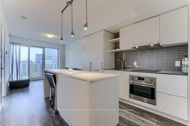 100 Harbour Street Unit 4403, Downtown Toronto / Waterfront, ON M5J 1B7 - Photo 1