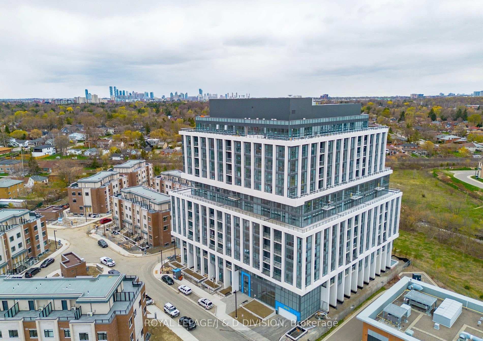 1063 Douglas McCurdy Common Unit 903, Mississauga