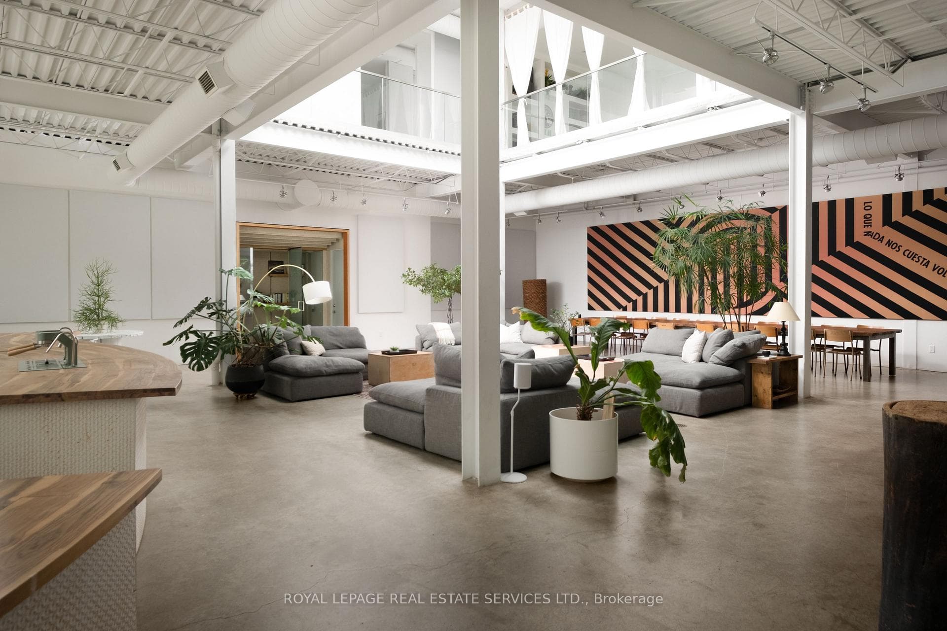 1 Roof Garden Lane, Bloor West Village / Swansea, ON M6H 1R2 - Photo 1
