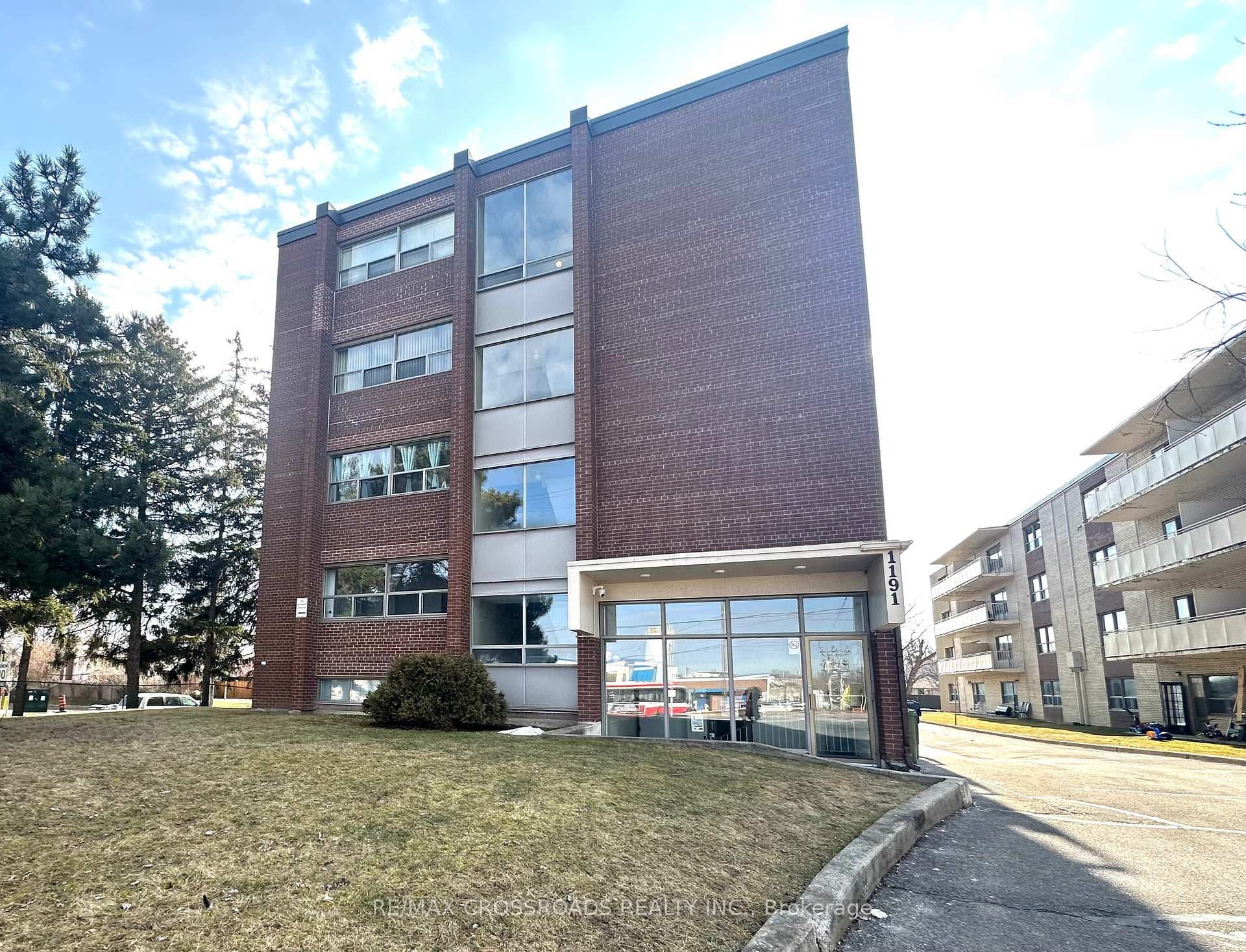 1191 Ellesmere Road Unit 204, Scarborough (West Hill / Highland Creek), ON M1P 2X6 - Photo 1