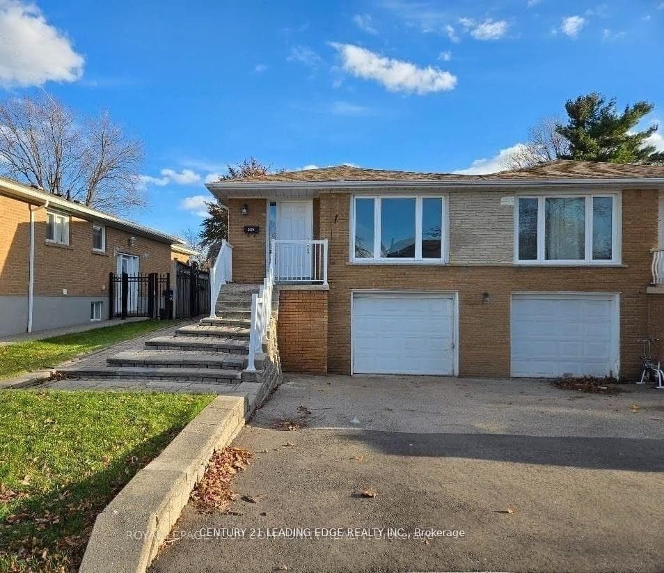 2424 Whaley Drive Unit Main, Mississauga, ON L5B 2B5 - Photo 1