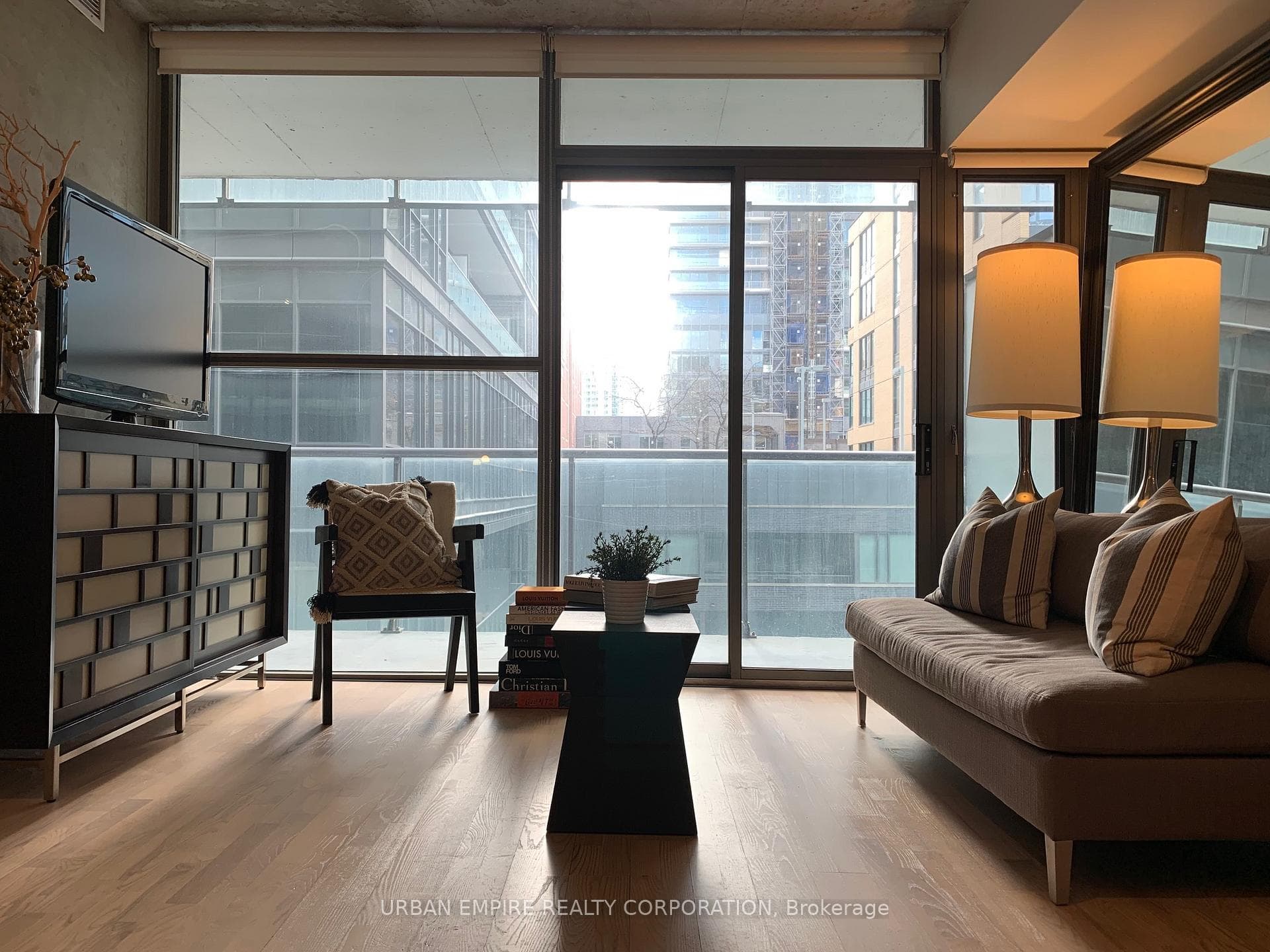 25 Oxley Street Unit 810, Downtown Toronto / Waterfront, ON M5V 2J5 - Photo 1