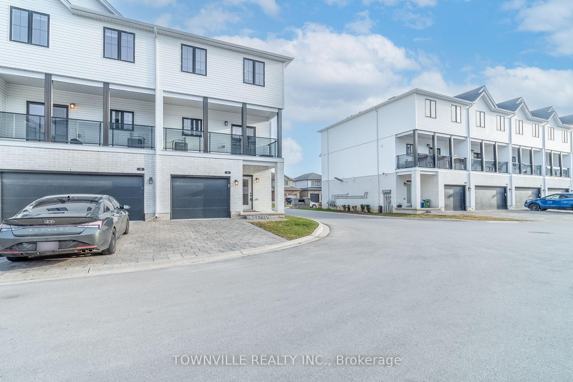 1781 Henrica Avenue Unit 20, London North, ON N6G 0Y2 - Photo 1