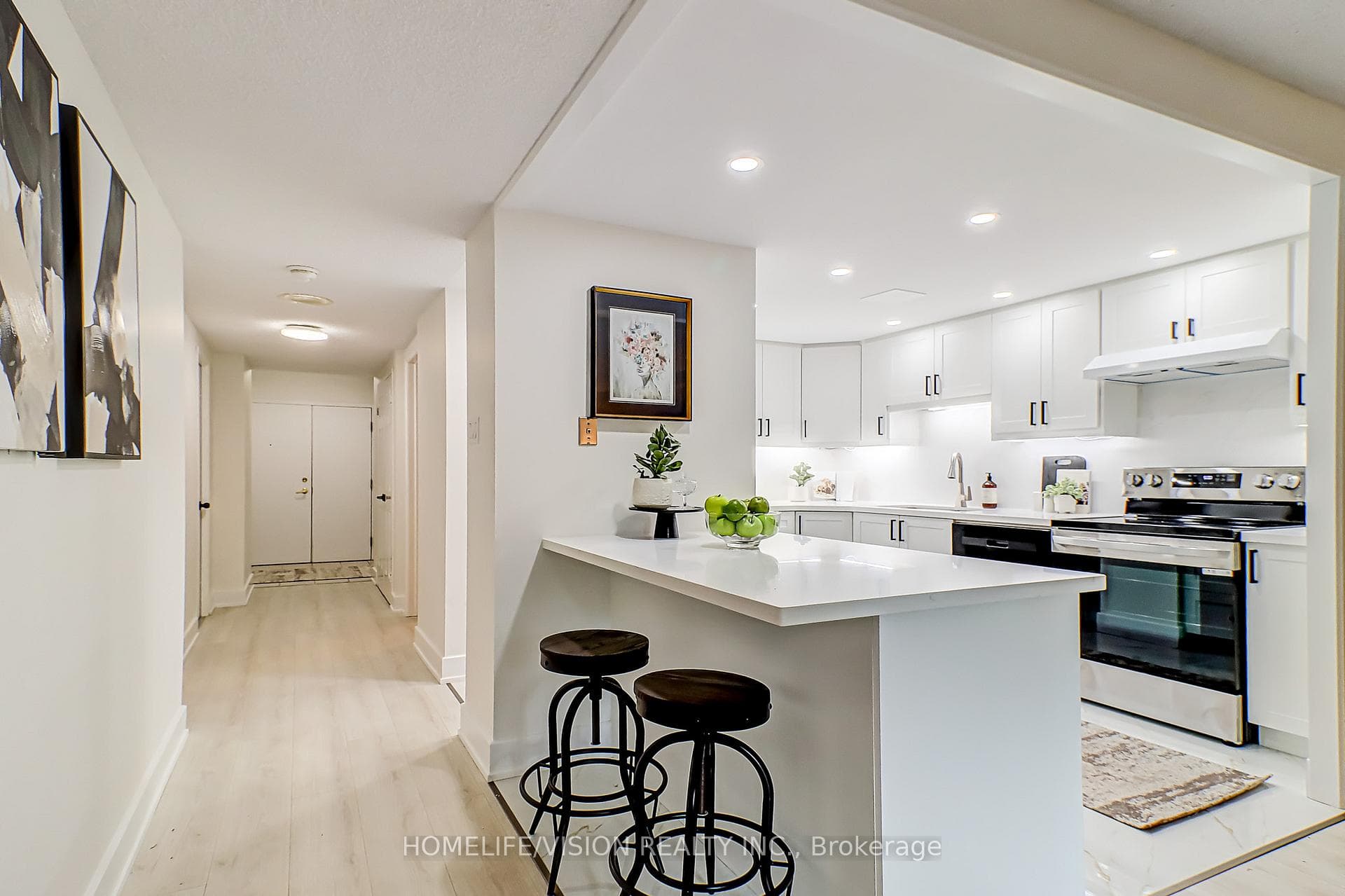 131 Beecroft Road Unit 207, Thornhill / Willowdale, ON M2N 6G9 - Photo 1