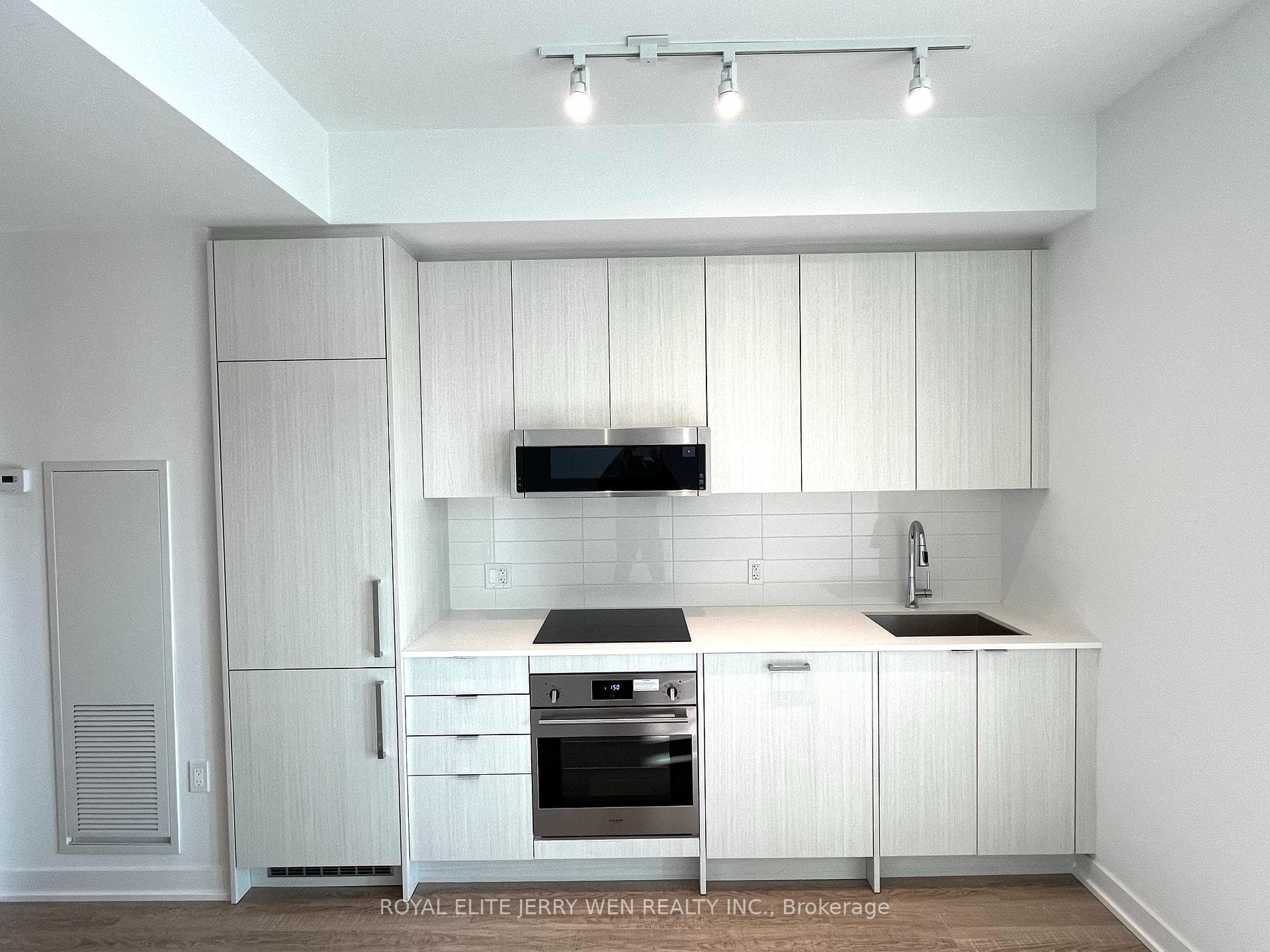 250 Lawrence Avenue Unit 613, Toronto C04