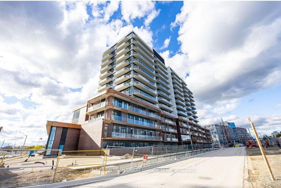 220 Missinihe Way Unit 1316, Mississauga