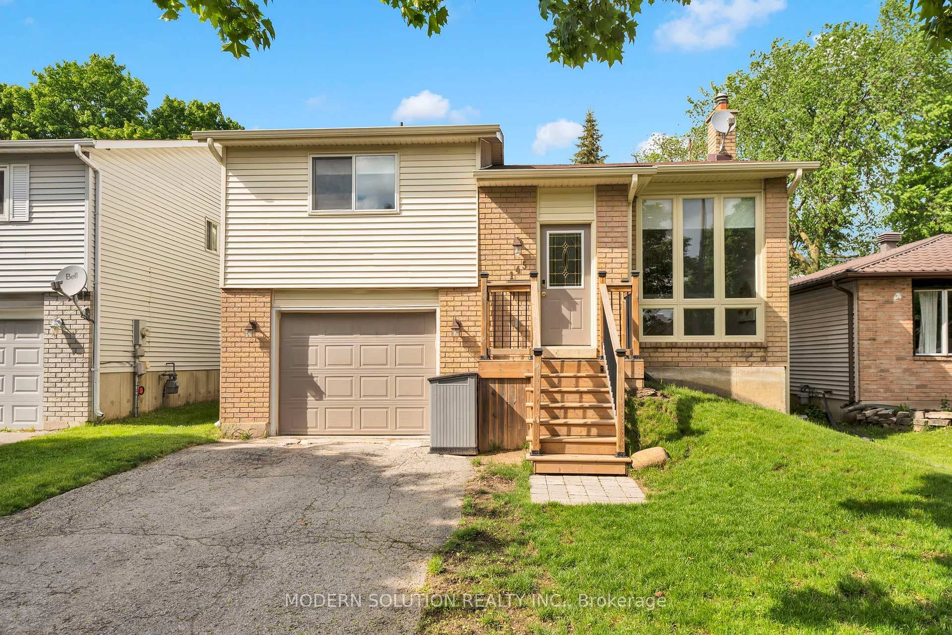 145 Hickling Trail, Barrie