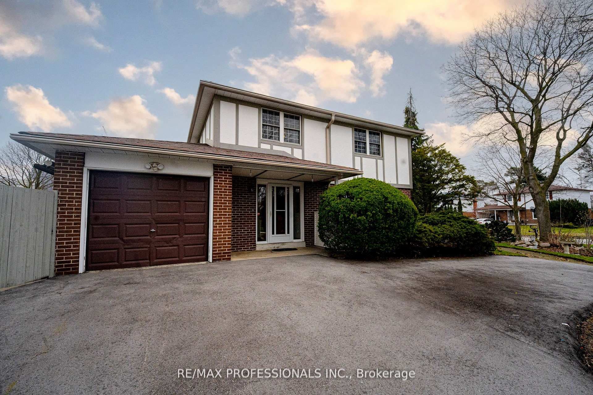 1 Bluefin Crescent, Scarborough (West Hill / Highland Creek)