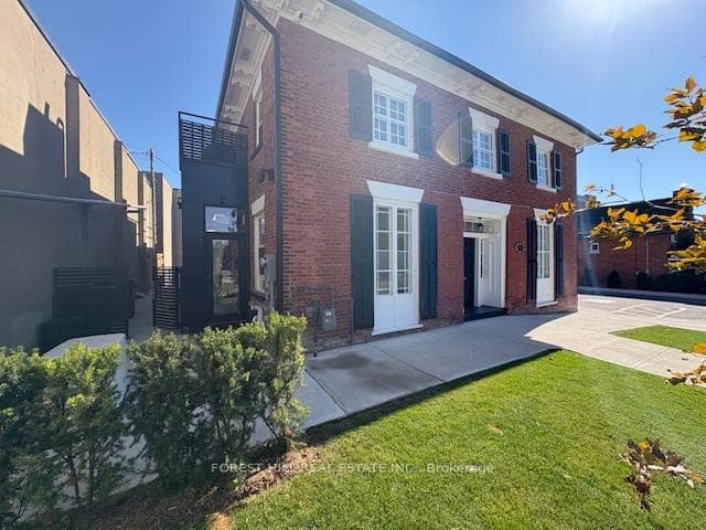 13 Thomas Street Unit 13A, Mississauga, ON L5M 1Y4 - Photo 1