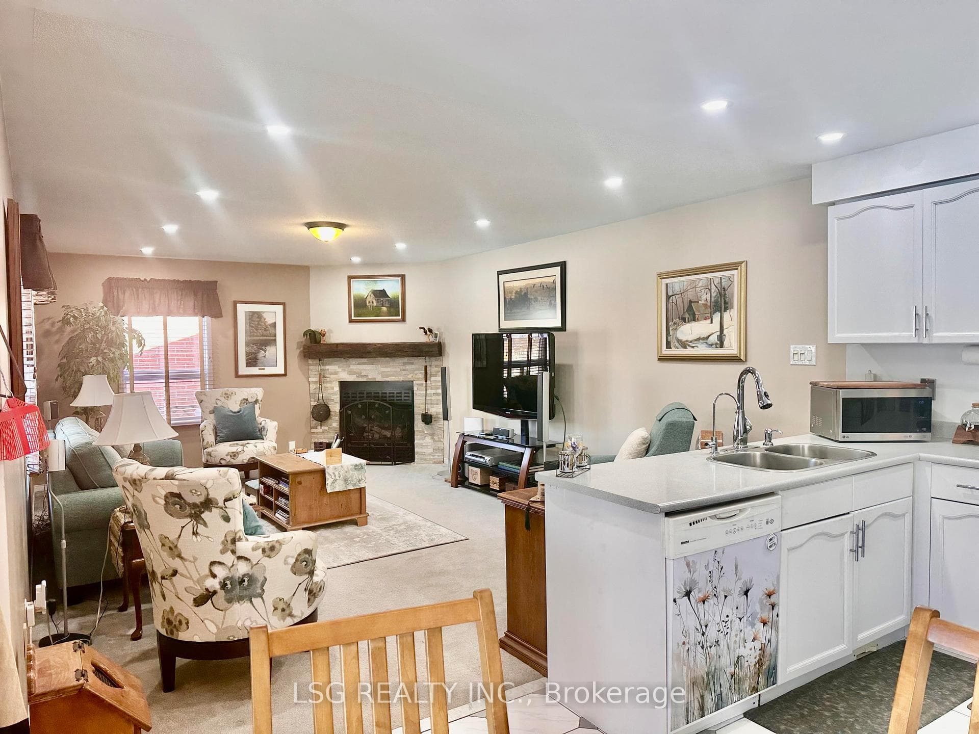 34 South Balsam Street, Uxbridge, ON L9P 1V2 - Photo 1